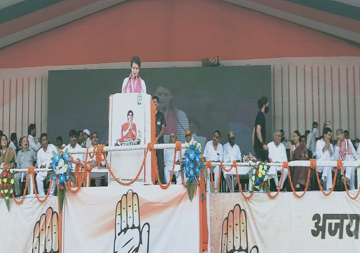 Kisan Nyay Rally In Varanasi Priyanka Gandhi Speech Target Modi And Yogi  Govt - किसान न्याय रैली: केंद्र और प्रदेश सरकार पर जमकर बरसीं प्रियंका,  बोलीं- ये देश भाजपा नेताओं की ...