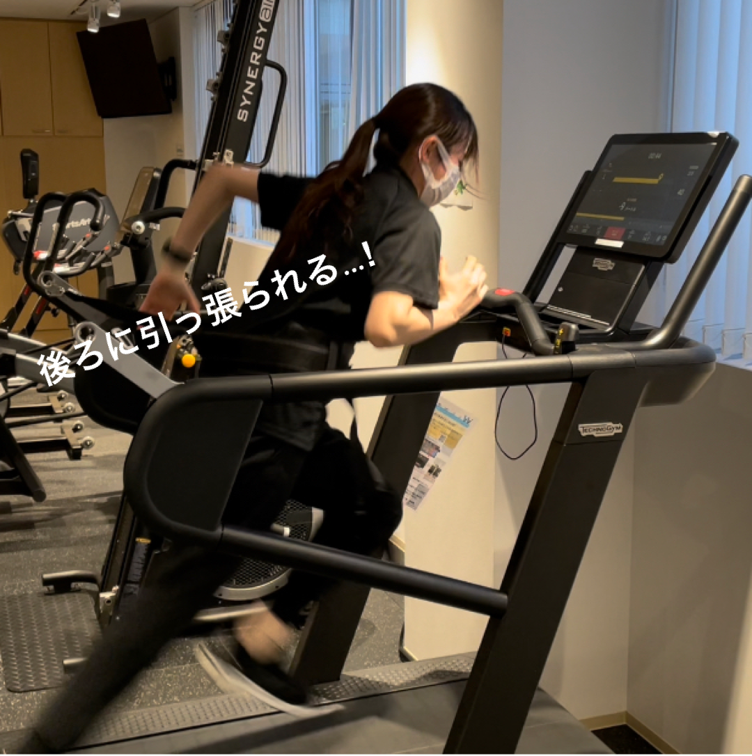 屋内, スポーツ, 人, 運動機器 が含まれている画像

自動的に生成された説明