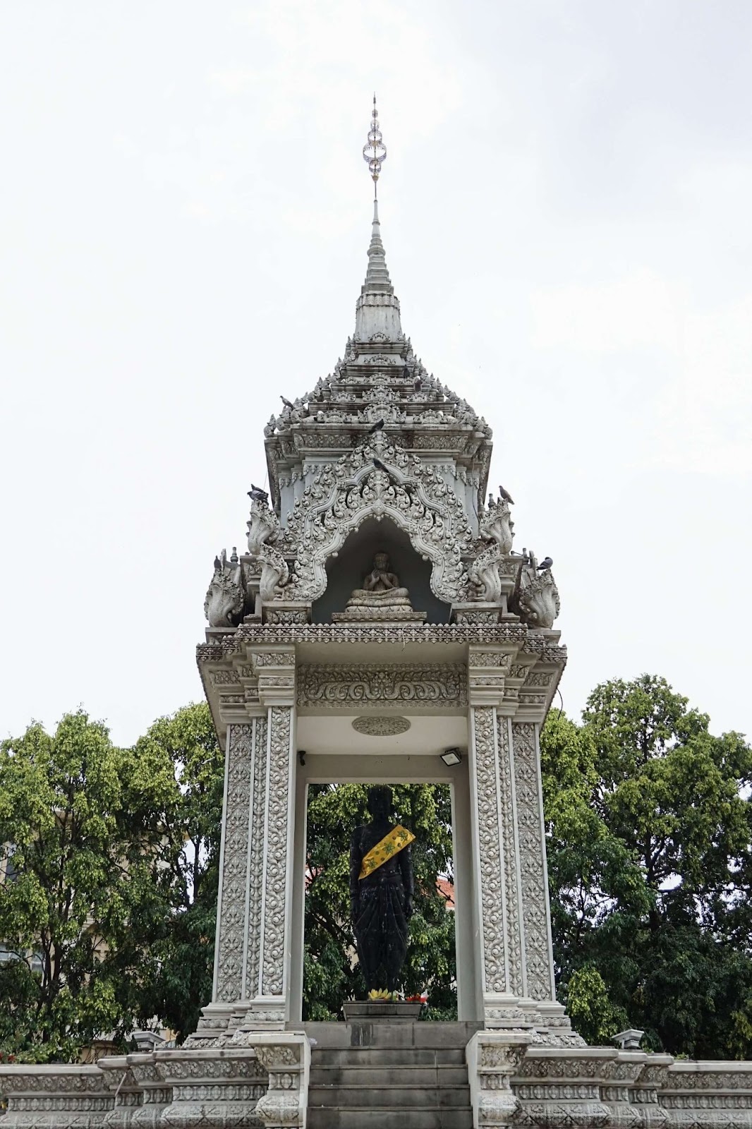 2 days in Phnom Penh itinerary, Wat Phnom, Statue of Daun Penh, the woman founder of Phnom Penh, Phnom Penh, Cambodia