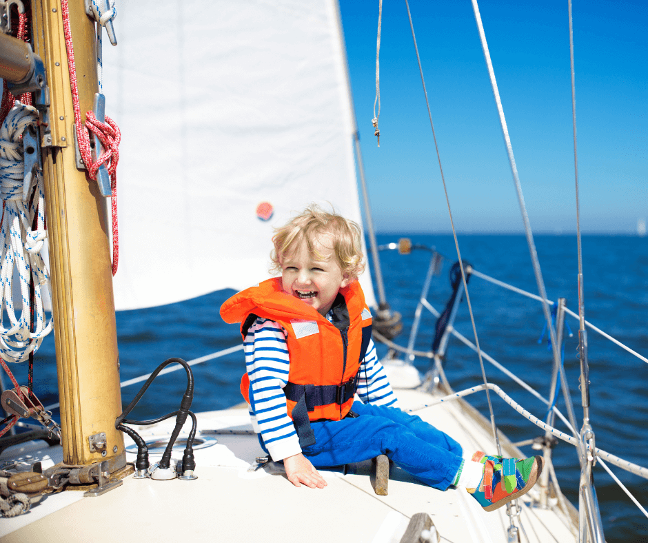 Sicherheit an Bord: Segeln mit Kindern