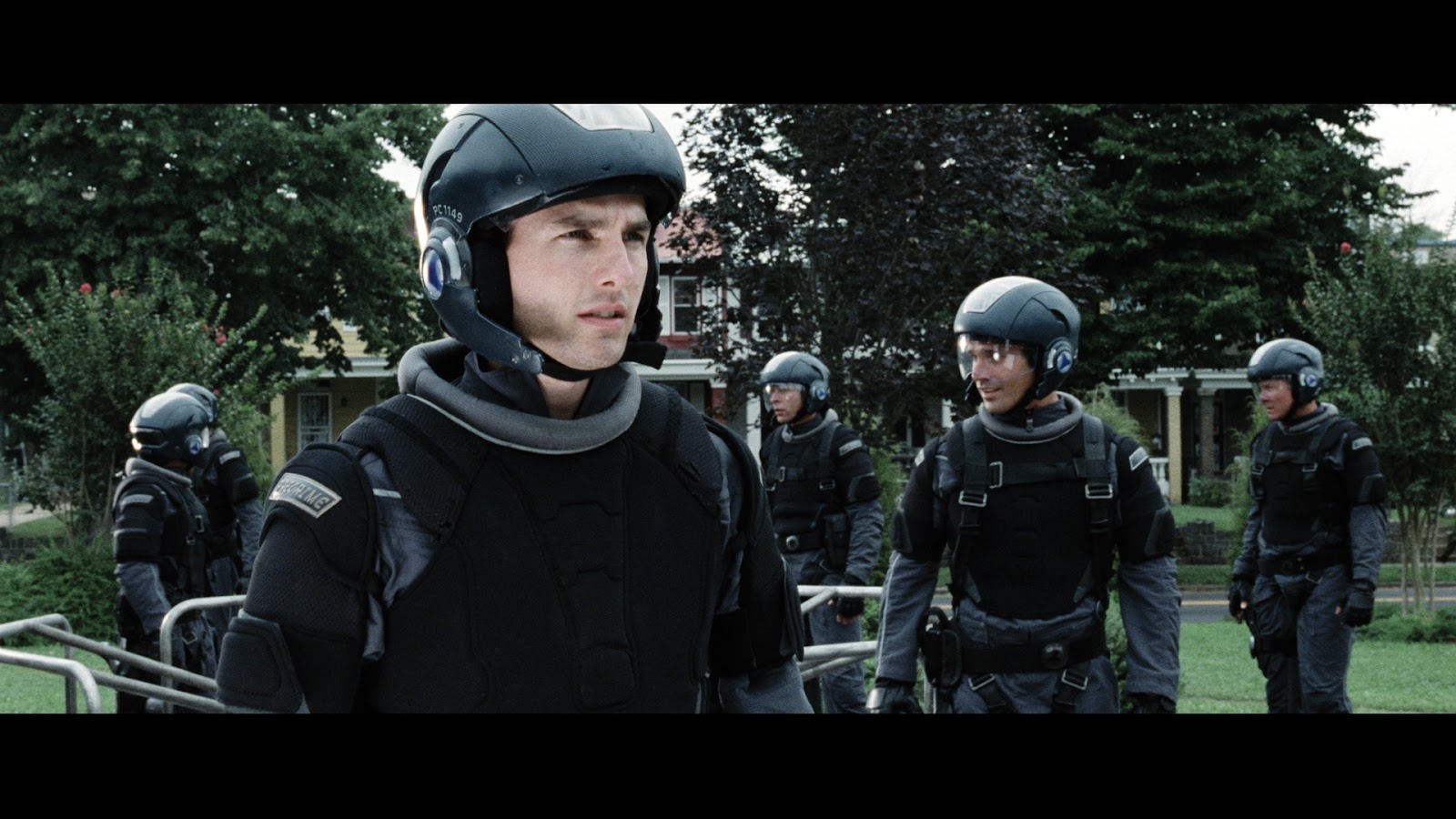 large_minority_report_blu-ray1.jpeg