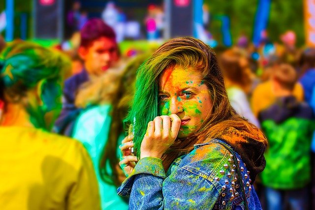 Essay on Holi in hindi 