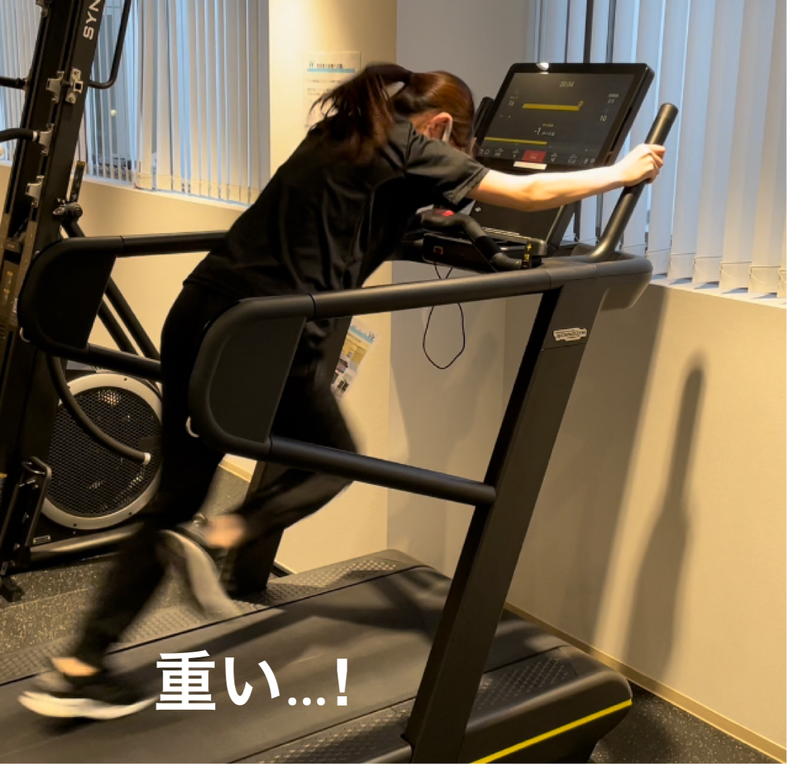 屋内, スポーツ, 机, コンピュータ が含まれている画像

自動的に生成された説明