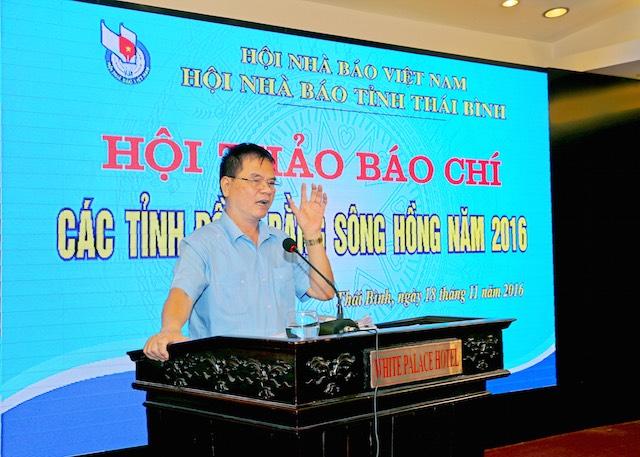 Đồng chí Phan Hữu Minh - Ủy viên Ban Thường vụ, Chủ nhiệm UBKT Hội Nhà báo Việt Nam quán triệt các điểm mới của Luật Báo chí năm 2016.