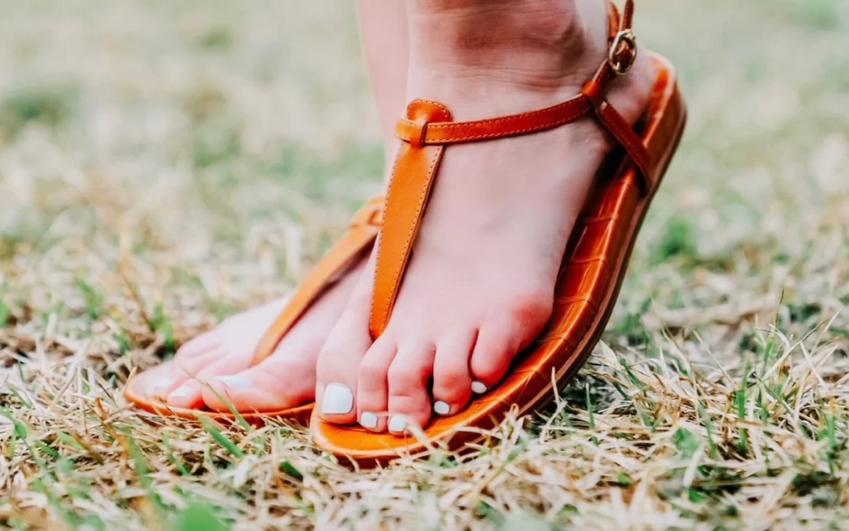 How to Find the Perfect Sam Edelman Sandals for You - April Golightly