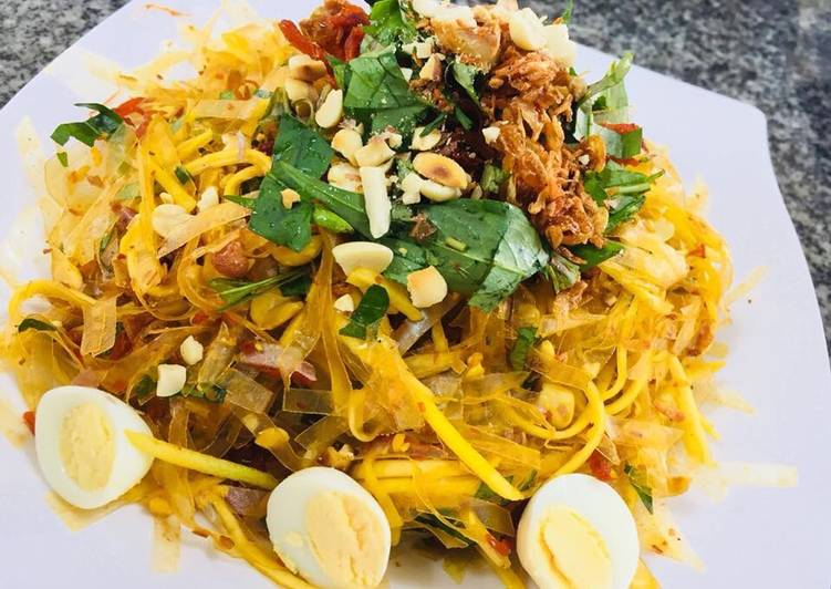 Bánh tráng trộn món ăn rất được ưa chuộng