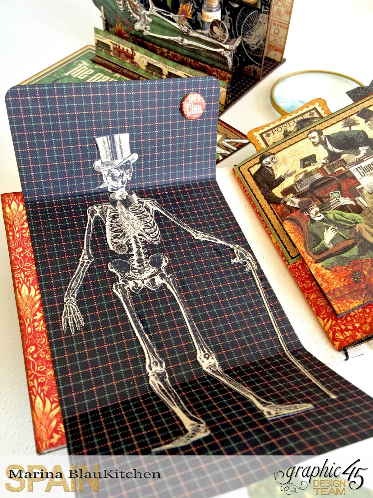 Stand and Mini Album Master Detective by Marina Blaukitchen Product by Graphic 45 photo 15.jpg
