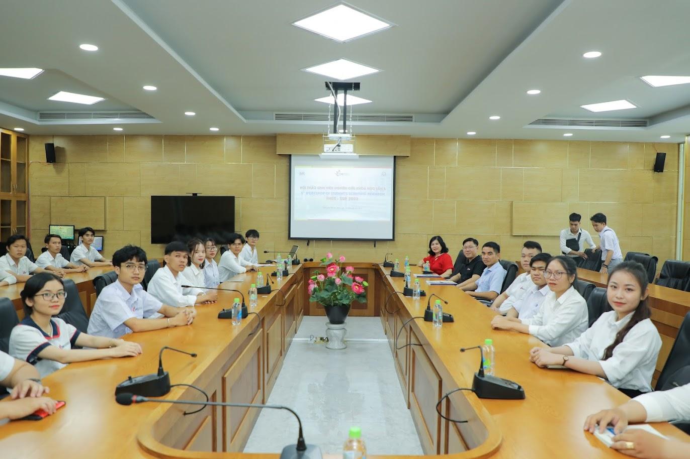 A group of people sitting at a tableDescription automatically generated