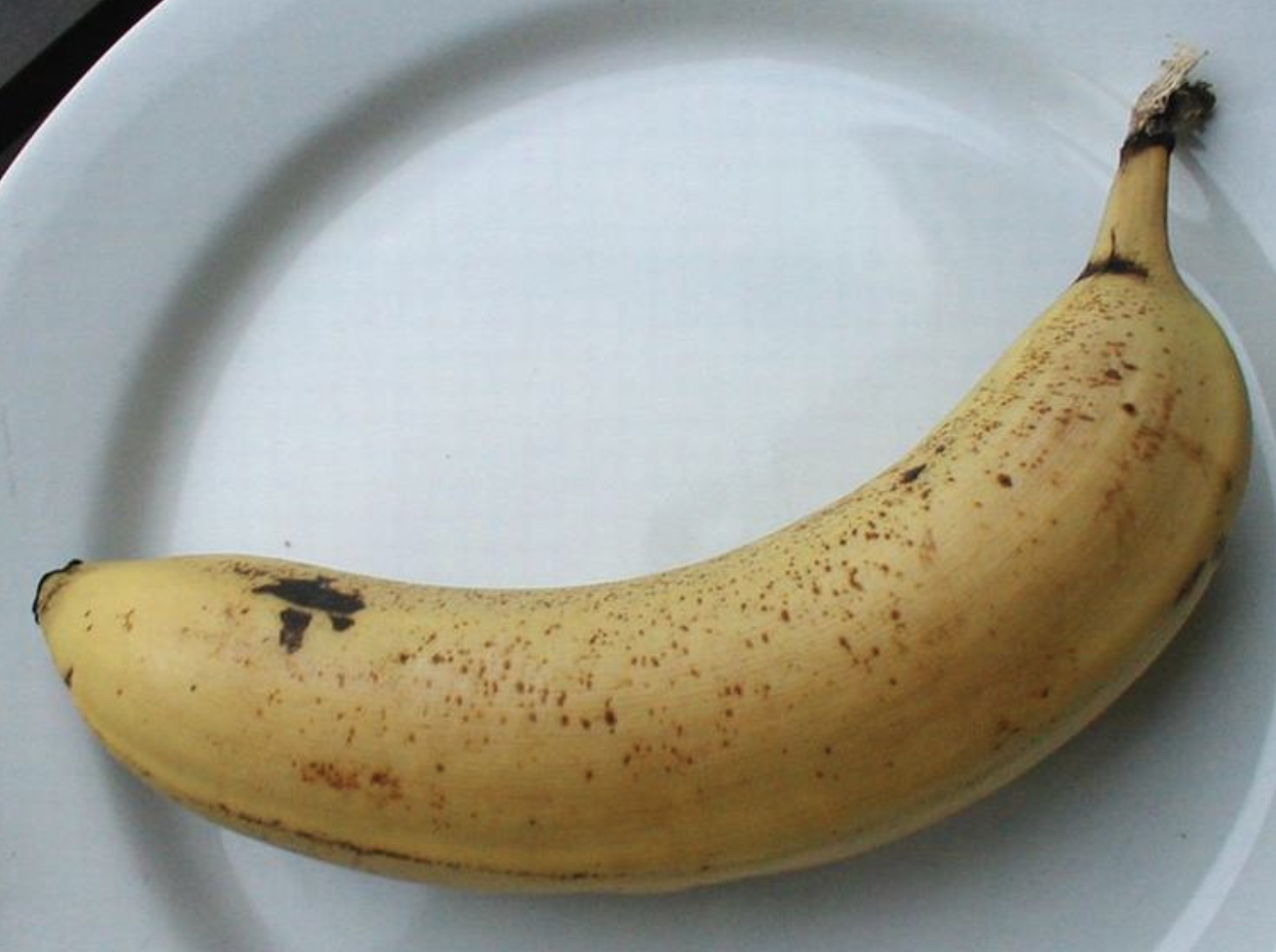 Мандарин 1 банан. Банан. Банан без кожуры. Банан один. Банан очищенный.