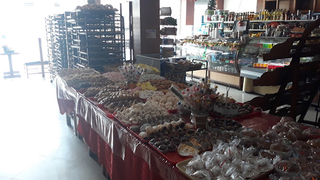 panaderiacharito.com