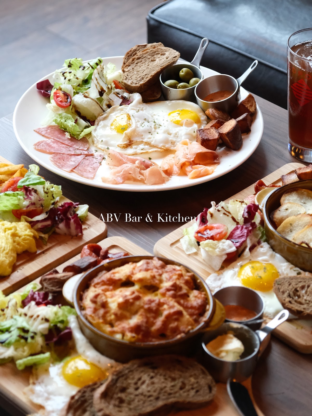 【基隆早午餐推薦】ABV Bar & Kitchen閣樓餐酒館推出全新早午餐菜單！超豐盛異國早午餐拼盤，特色英格蘭蘭開夏砂鍋早午餐必點