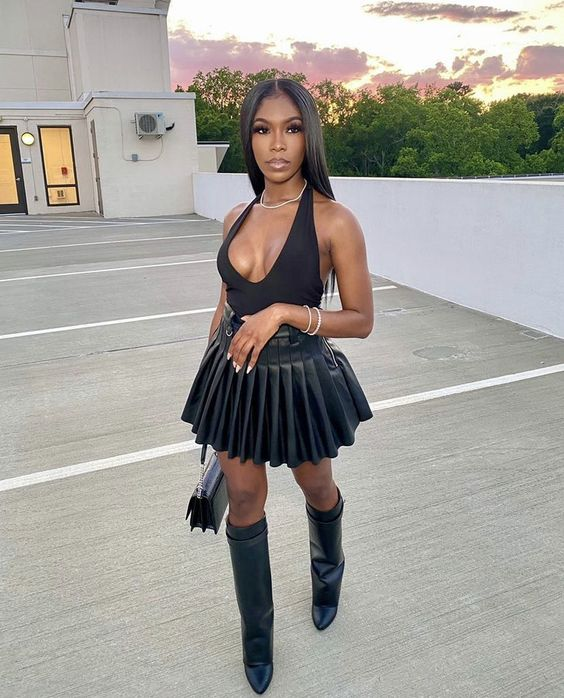 lady wearing an all -black micro mini skirt outfit