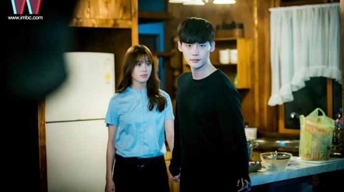 Sinopsis W-Two Worlds Episode 7