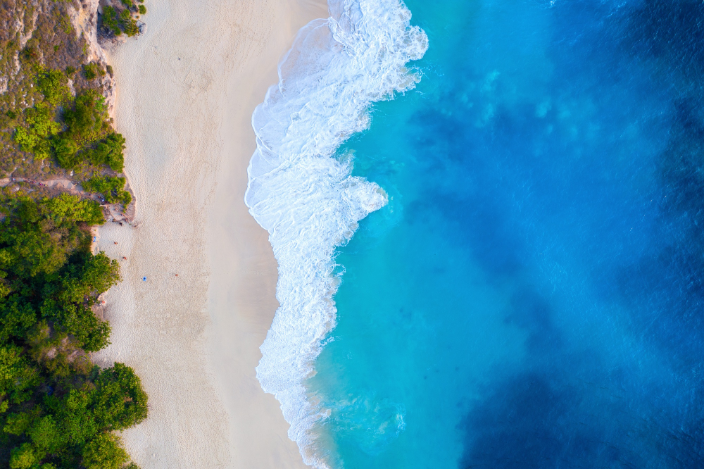 Pesona Pantai yang Asri