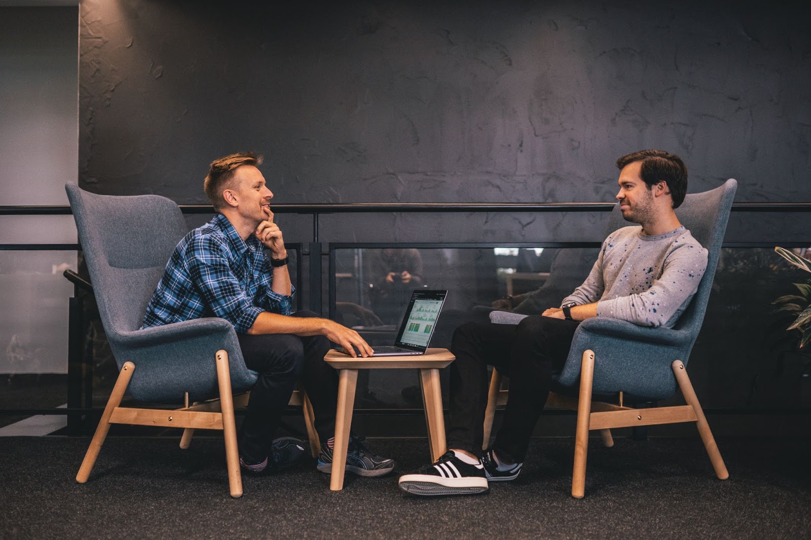 Two coworkers having a one-to-one meeting