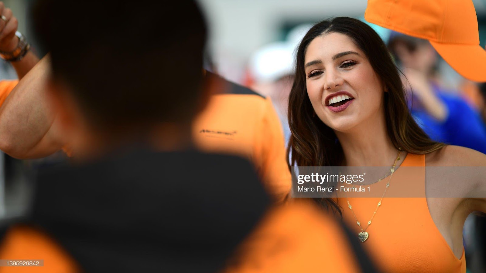 D:\Documenti\posts\posts\Miami\New folder\donne\lando-norris-of-great-britain-and-mclaren-greets-fans-prior-to-final-picture-id1395929842.jpg
