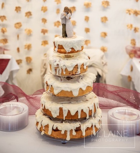 mini wedding dessert idea: cinnamon rolls