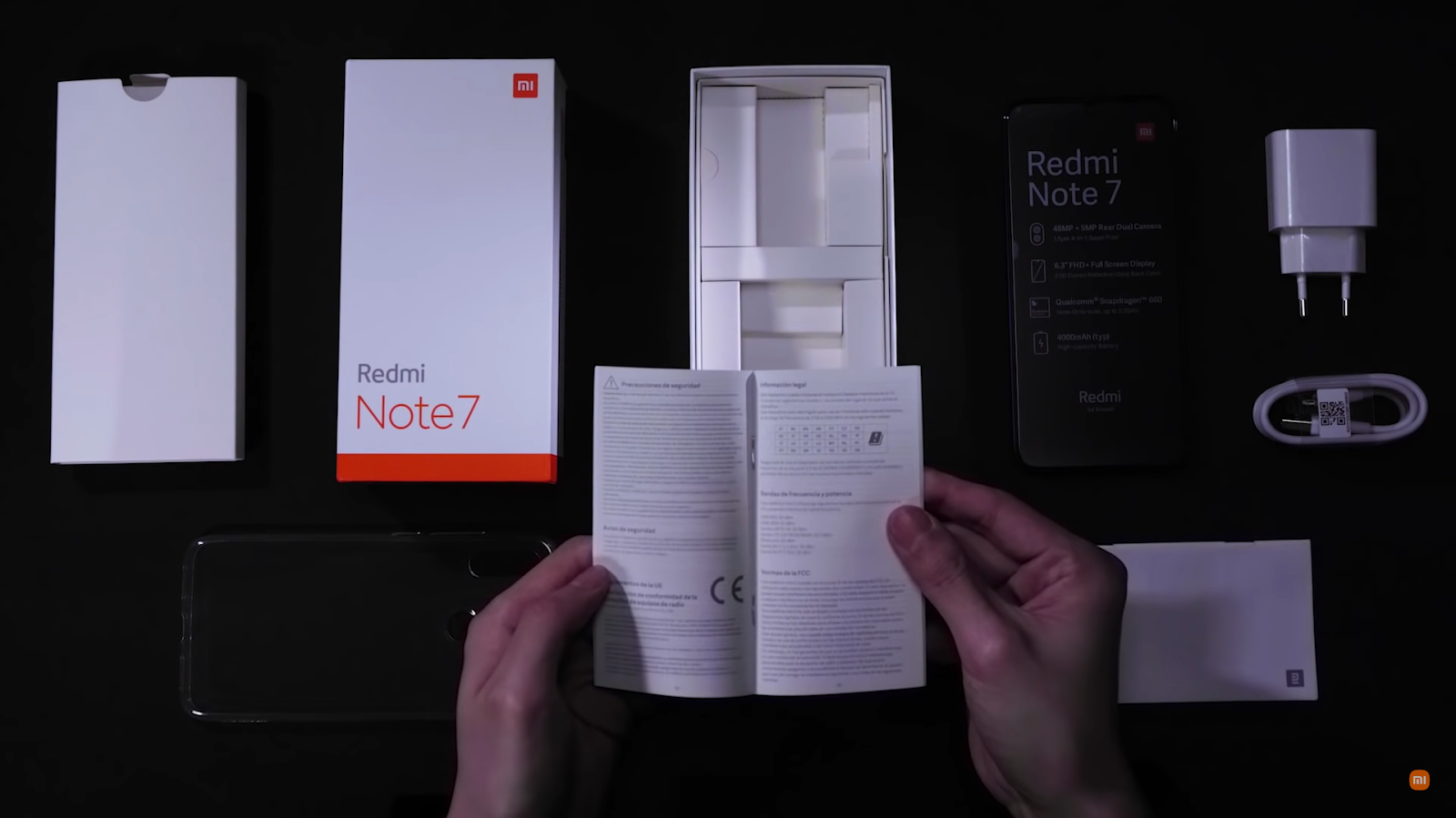unboxing Xiaomi redmi note 7- man open the book