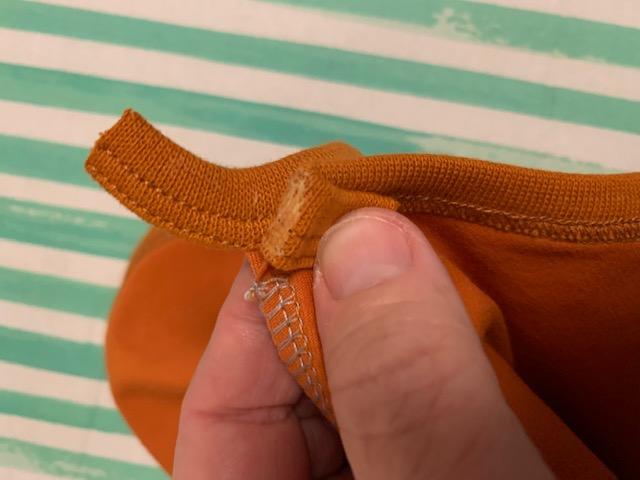 En bild som visar person, randig, orange, hand

Automatiskt genererad beskrivning