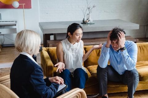 A group of people sitting on a couch

Description automatically generated with medium confidence