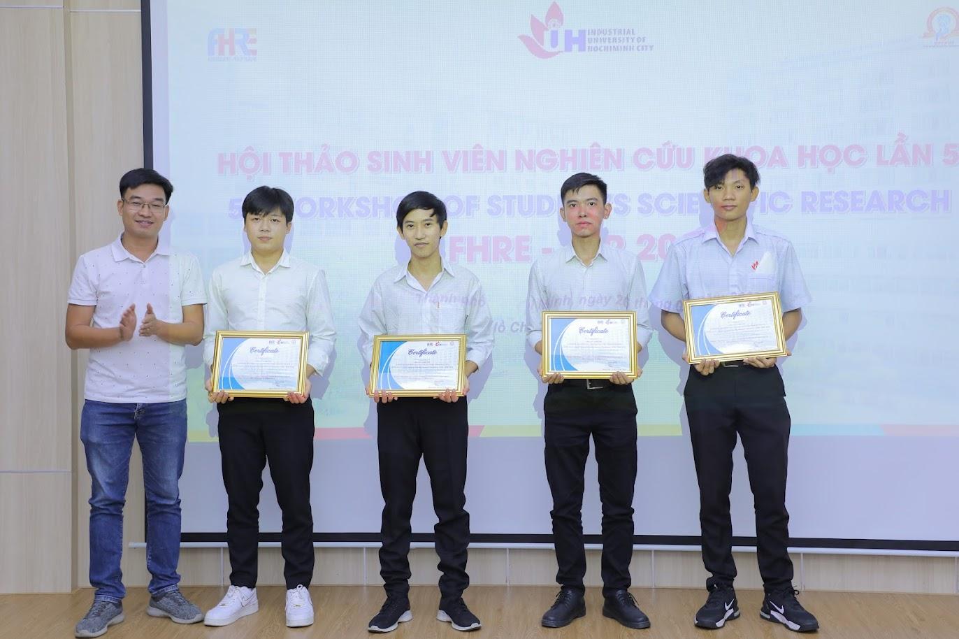 A group of men holding certificatesDescription automatically generated with medium confidence