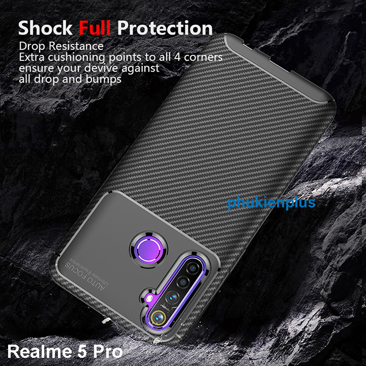 Trộn hòa giữa nhựa TPU và vân carbon với ốp lưng Realme 5 Pro nổi bật