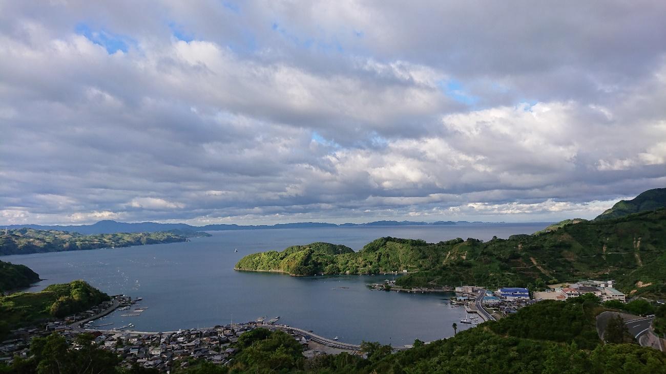 水, 空, 屋外, 自然 が含まれている画像

自動的に生成された説明