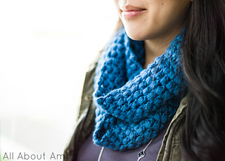 woman wearing a short puff stitch infinity scarf