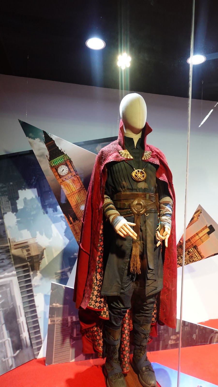 Marvel Studios Exhibition bisa jadi rekomendasi tempat nongkrong buat anak muda, khususnya yang ada di Jabodetabek. Memamerkan 60 kostum original MCU, pameran ini cocok untuk dikunjungi para fans MCU, masyarakat umum, hingga wisatawan. Pameran ini menjadi contoh baik baik industri kreatif Indonesia. 
