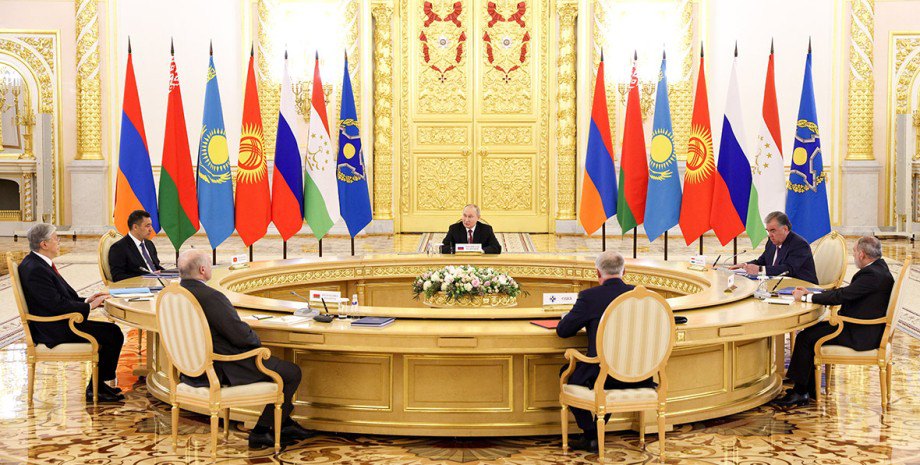 Саміт ОДКБ у позолоченій залі Кремля, 16 травня 2022.