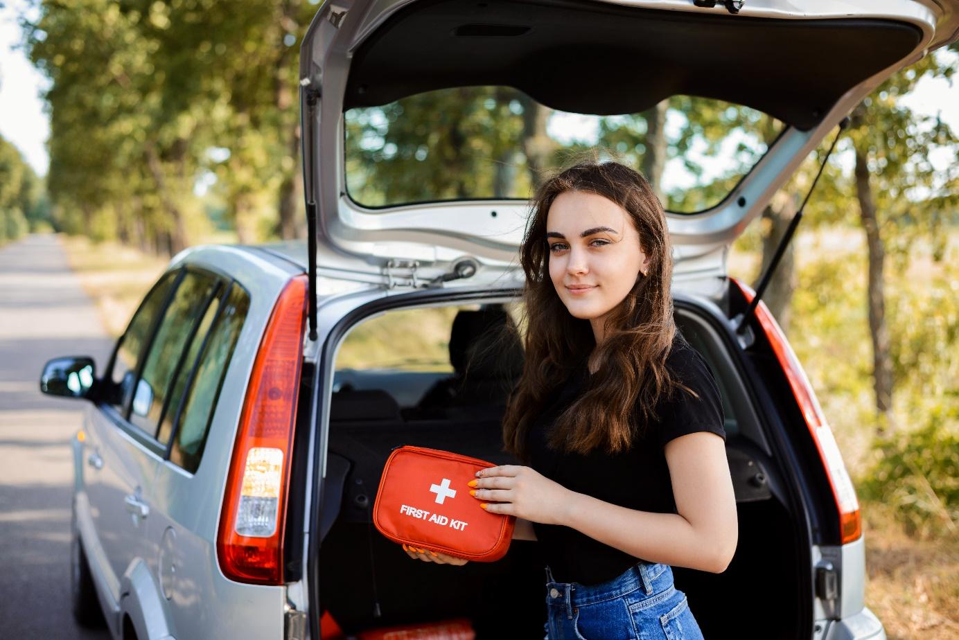 Obsah obrázku strom, auto, exteriér, osoba

Popis byl vytvořen automaticky
