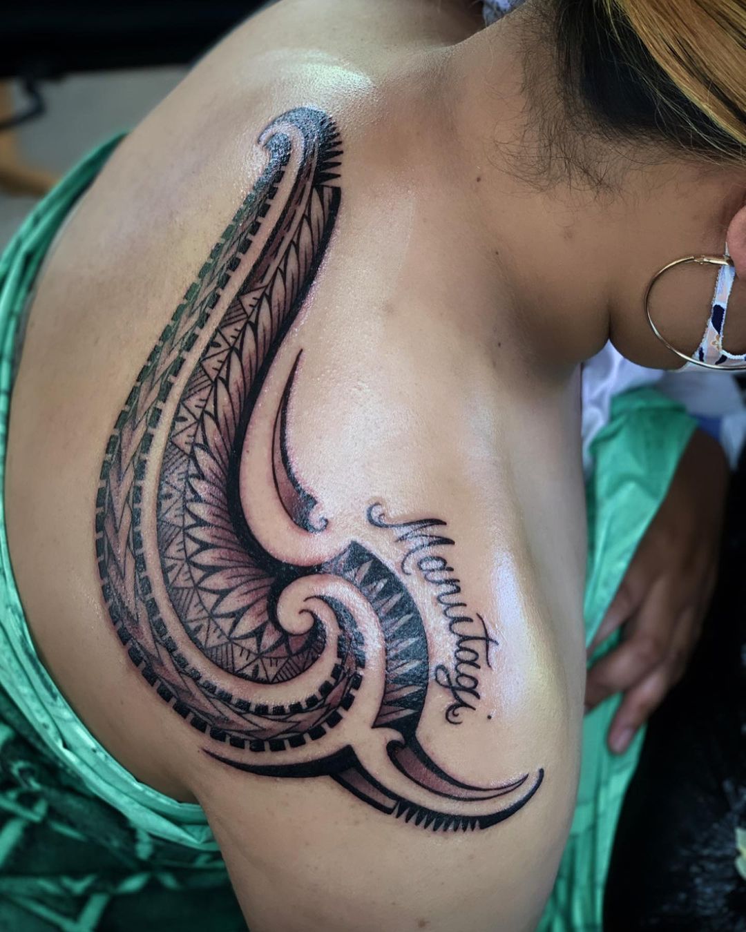 Free Hand Tattoo On Back Shoulder