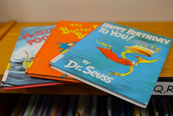 Scott library celebrates youth reading with Dr. Seuss &gt; Scott Air ...