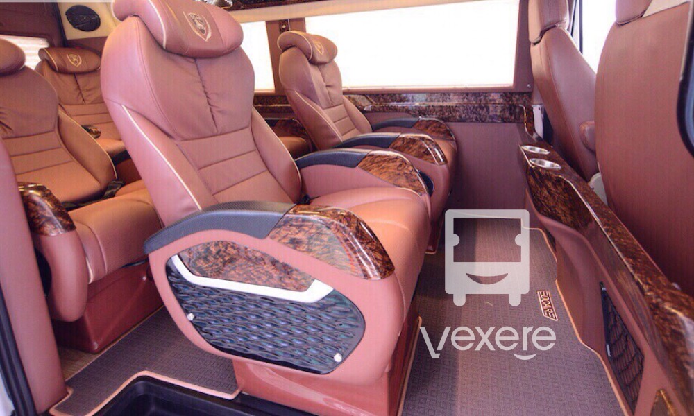 Nội thất xe Azura Sapa Limousine đi SaPa từ Hà Nội