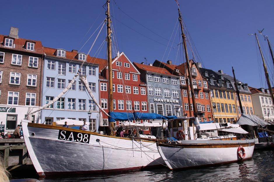 Et billede, der indeholder båd, himmel, udendørs, vand

Automatisk genereret beskrivelse