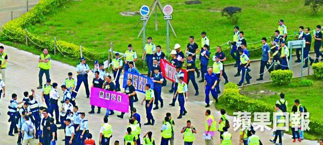 香港警队提前人事调动 应付政改方案公布后示威