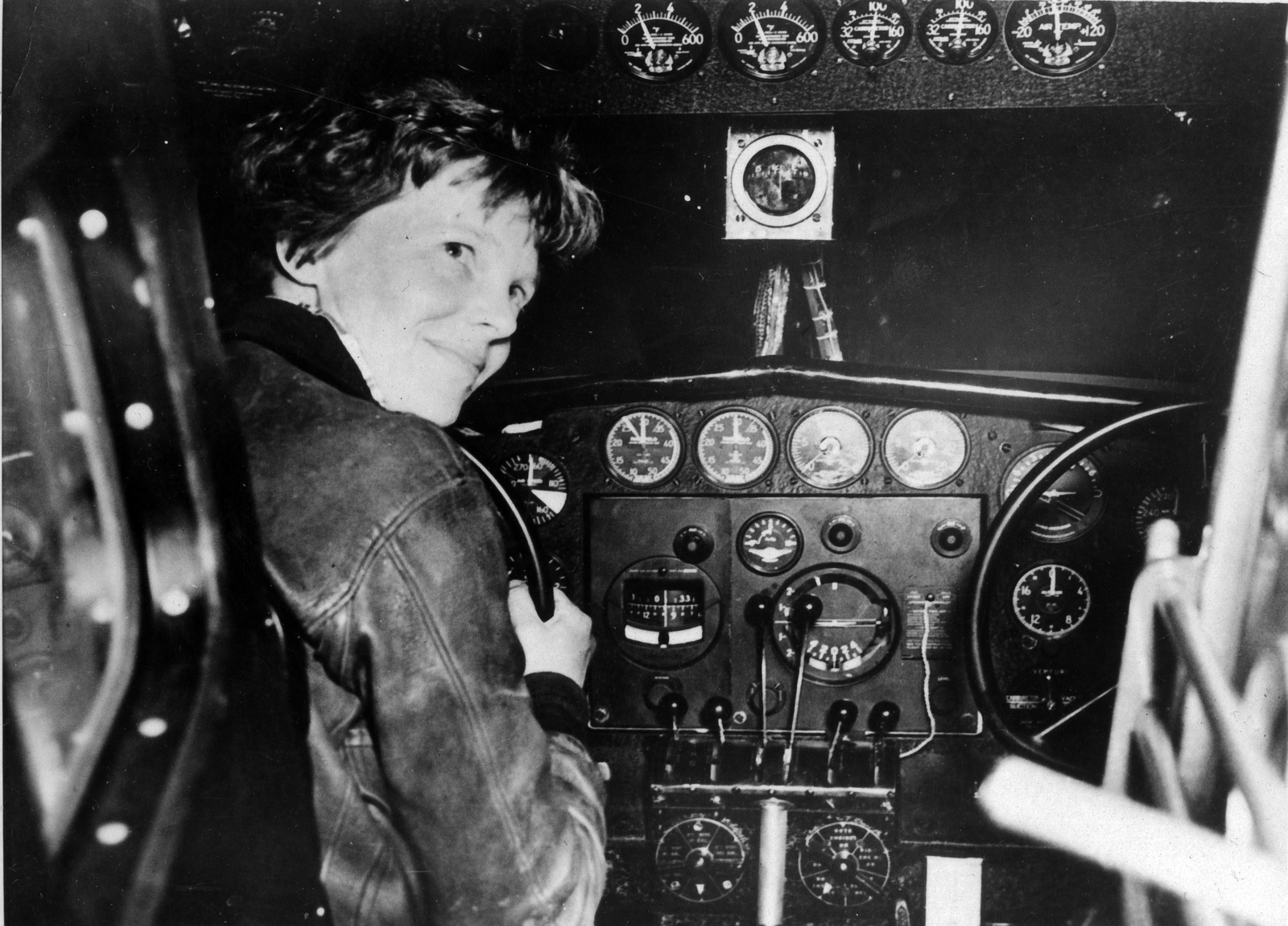 Amelia Earhart Pilotka Która Podbiła Niebo Adopteapppl 