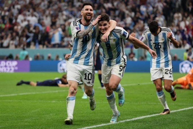 Messi giúp Argentina vào chung kết World Cup