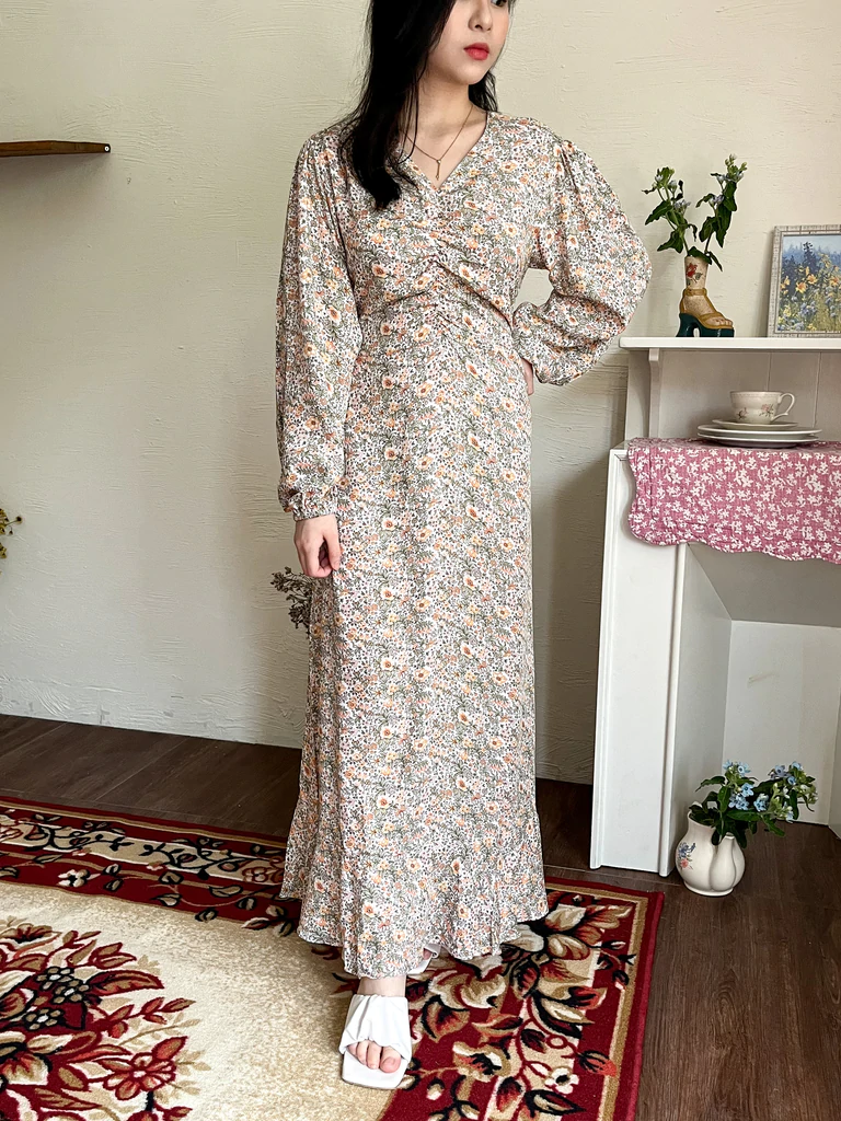 Spring floral dress will make your body line look slim than before