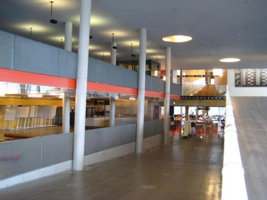 http://ad009cdnb.archdaily.net/wp-content/uploads/2011/03/1300228405-educatorium-flickr-user-roryrory3-528x396.jpg