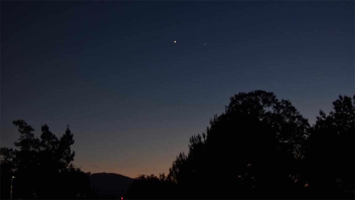 Crepuscular Venus and Jupiter C.jpg