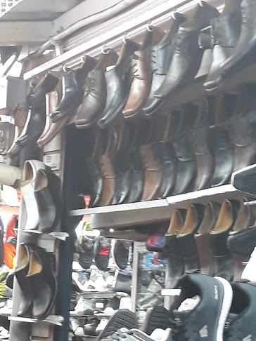 Opiniones de Venta De Zapatos Formales Local 30 en Quito - Zapatería