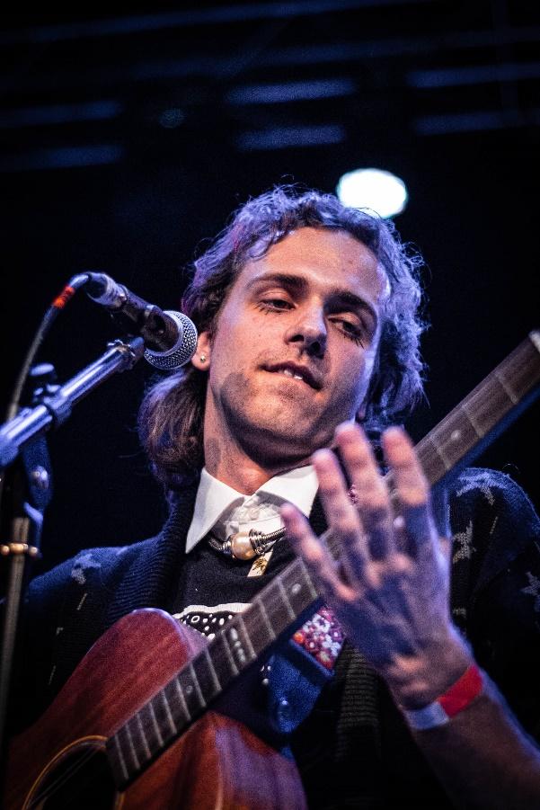 A picture containing person, music

Description automatically generated