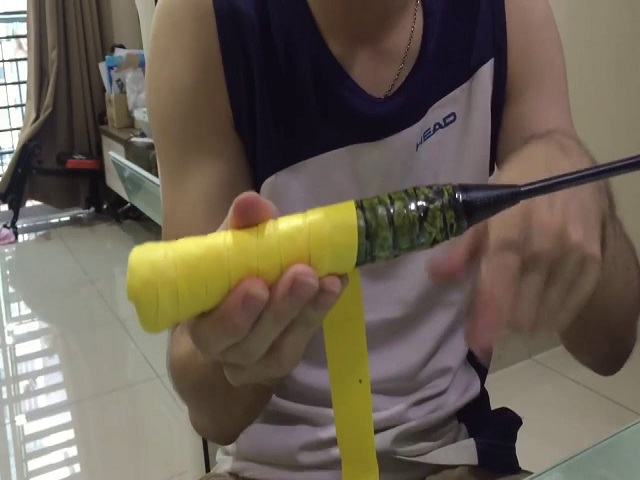 Cách quấn cán vợt cầu lông chuyên nghiệp. 