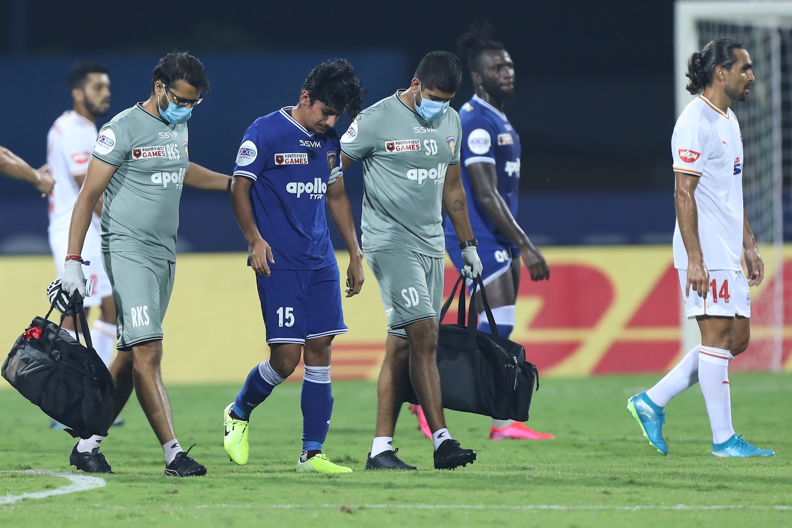 Anirudh Thapa being taken off against Bengaluru FC (Image Credit: Indian Super League)