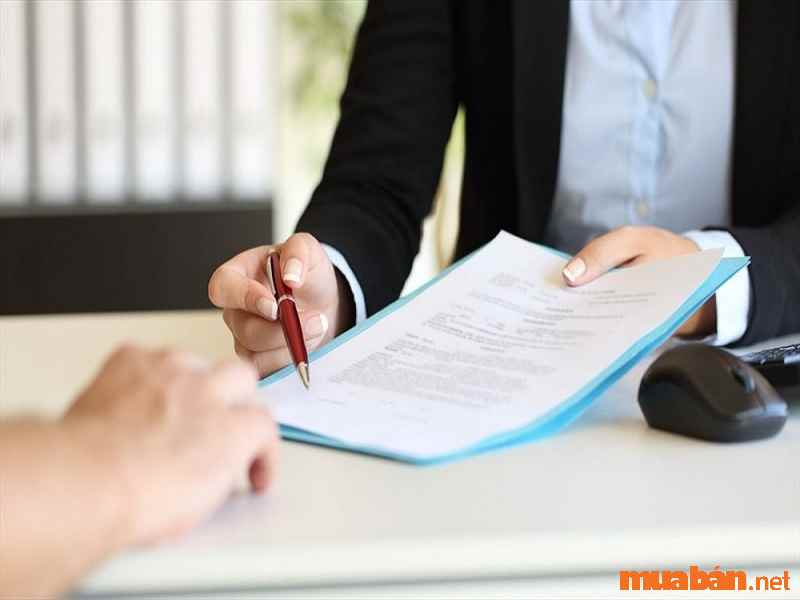 Đọc kỹ hợp đồng thuê nhà trước khi ký kết
