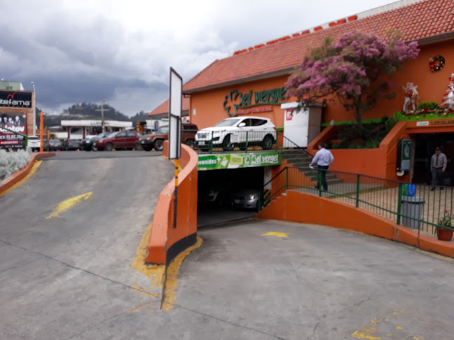 Centro Comercial El Vergel, S/N, Planta Baja, Calle Alfonso Cordero S/N, Todos Santos, Cuenca 010204, Ecuador