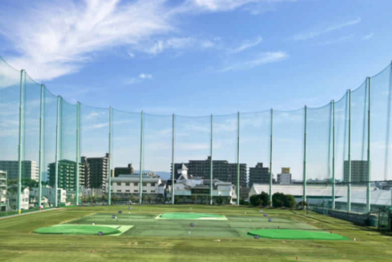 2,200円で最大120分の打ち放題可能な江坂ゴルフセンター