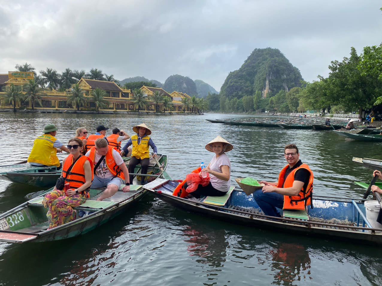 ninh binh boat tour in Tam coc