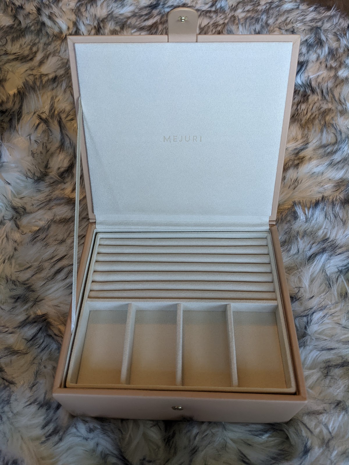 mejuri jewelry box 